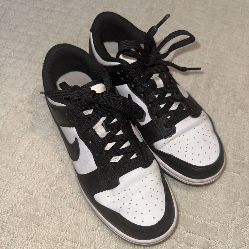 Nike Men's Classic Black and White Sneakers